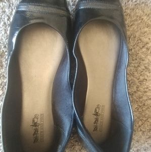 Women's flats